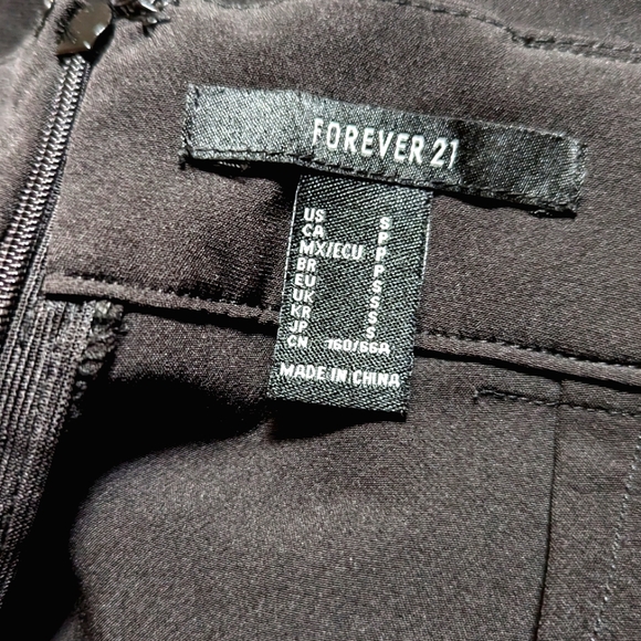 🌴Dressy Shorts by Forever 21 - Picture 3 of 6